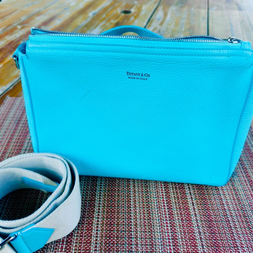 ❤️❤️Sold❤️❤️Tiffany & Co. Blue leather Bag